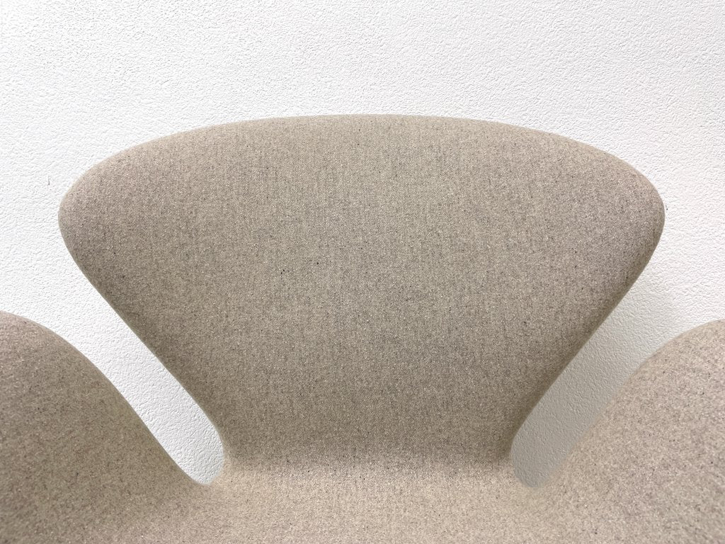 スワンチェア SWAN CHAIR ラウンジチェア アルネ・ヤコブセン Arne Jacobsen ベージュ系 ファブリック オートターン リプロダクト デンマークデザイン  A ●