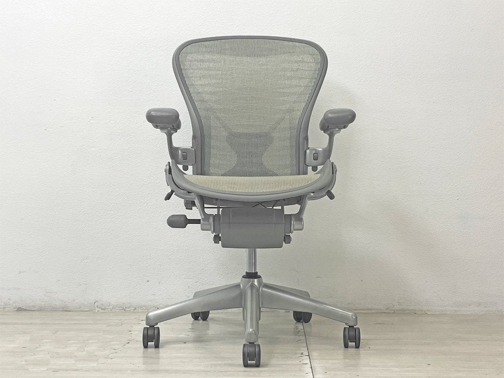 ハーマンミラー Herman Miller アーロンチェア デスクチェア フル装備 Bサイズ チタニウムカラー タキシード ポスチャーフィット ビル・スタンフ＆ ドン・チャドウィック 名作椅子 ●