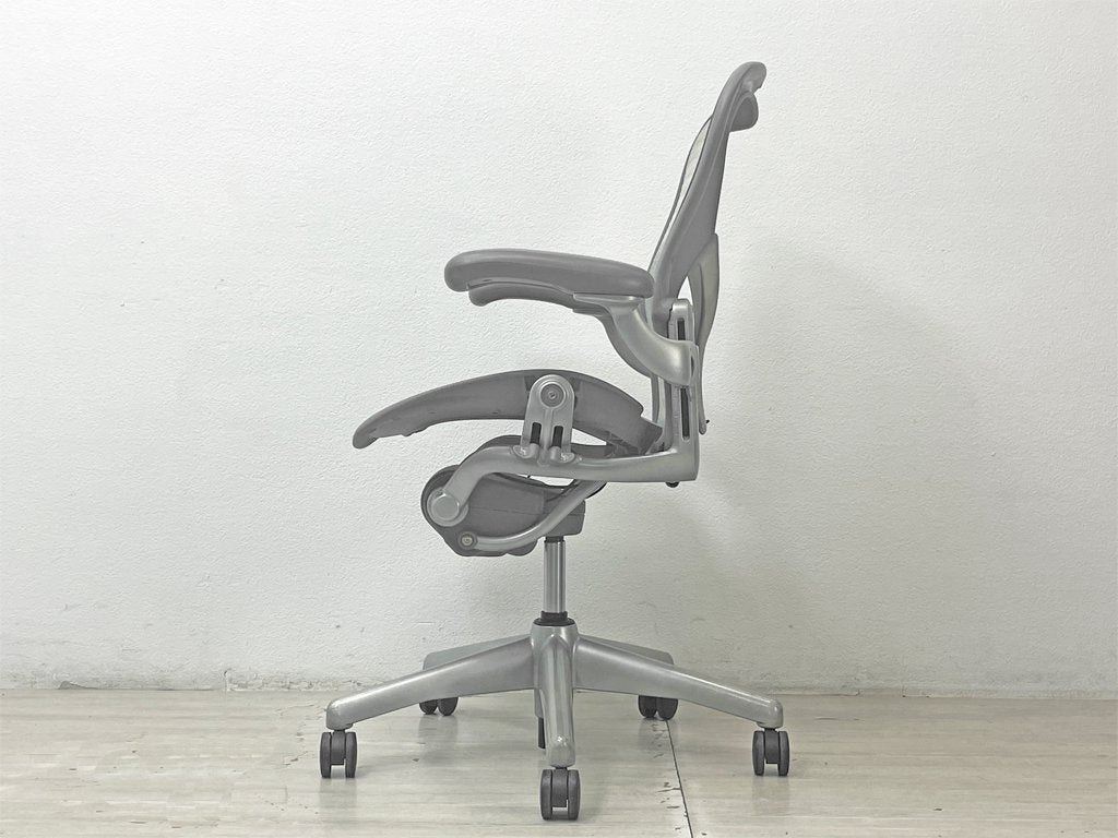 ハーマンミラー Herman Miller アーロンチェア デスクチェア フル装備 Bサイズ チタニウムカラー タキシード ポスチャーフィット ビル・スタンフ＆ ドン・チャドウィック 名作椅子 ●