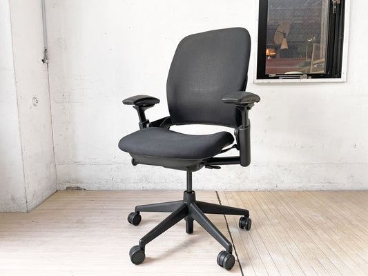 スチールケース Steelcase リープ Leap V2 デスクチェア オフィスチェア アーム付き 布張り 参考価格￥198,000- 現状品 ★