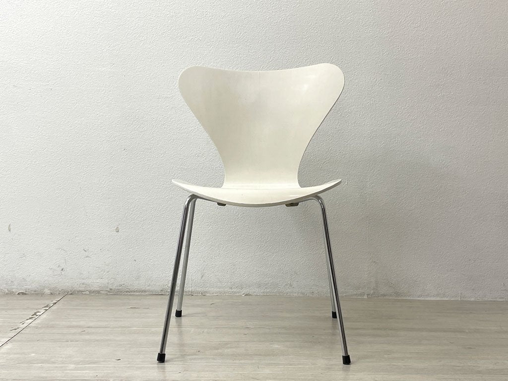 フリッツハンセン Fritz Hansen セブンチェア Seven Chair アルネ・ヤコブセン Arne Jacobsen ホワイトラッカー スタッキングチェア 北欧家具 A ●