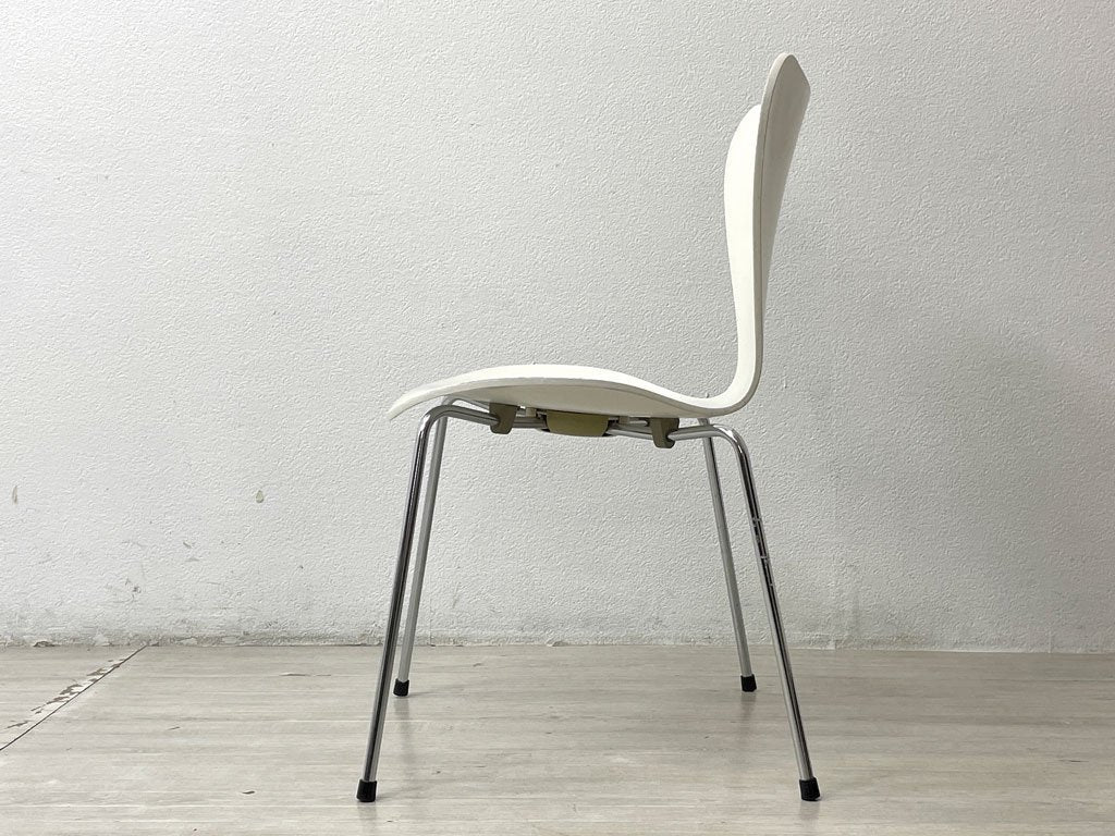 フリッツハンセン Fritz Hansen セブンチェア Seven Chair アルネ・ヤコブセン Arne Jacobsen ホワイトラッカー スタッキングチェア 北欧家具 A ●