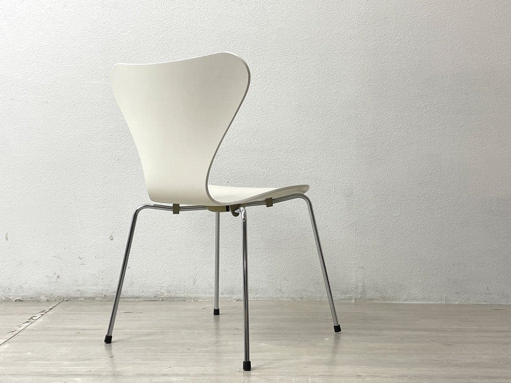 フリッツハンセン Fritz Hansen セブンチェア Seven Chair アルネ・ヤコブセン Arne Jacobsen ホワイトラッカー スタッキングチェア 北欧家具 A ●