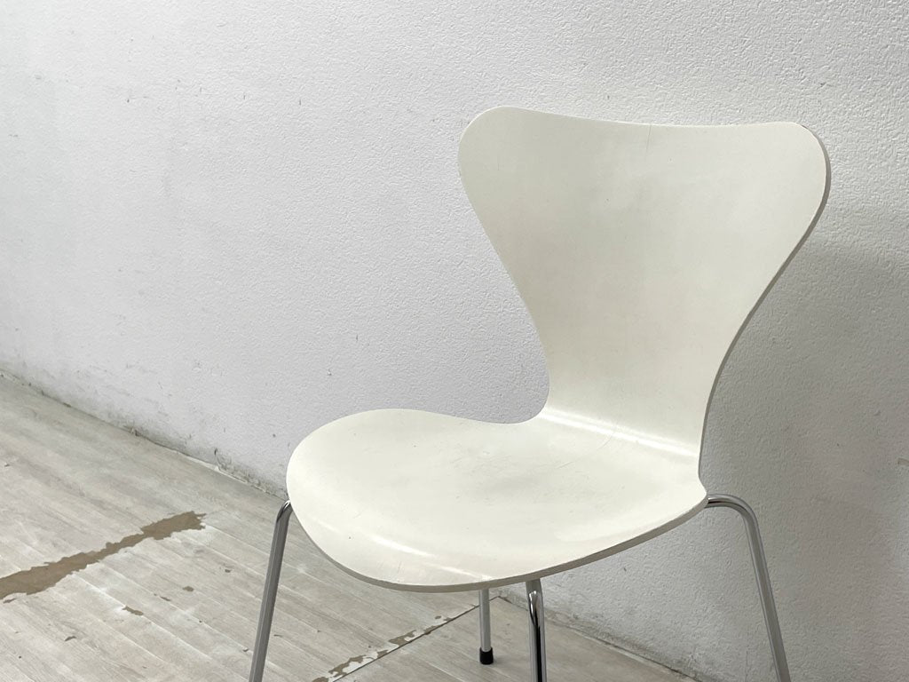 フリッツハンセン Fritz Hansen セブンチェア Seven Chair アルネ・ヤコブセン Arne Jacobsen ホワイトラッカー スタッキングチェア 北欧家具 A ●