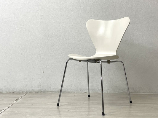 フリッツハンセン Fritz Hansen セブンチェア Seven Chair アルネ・ヤコブセン Arne Jacobsen スタッキングチェア ホワイトラッカー メタルカップ ビンテージ ●