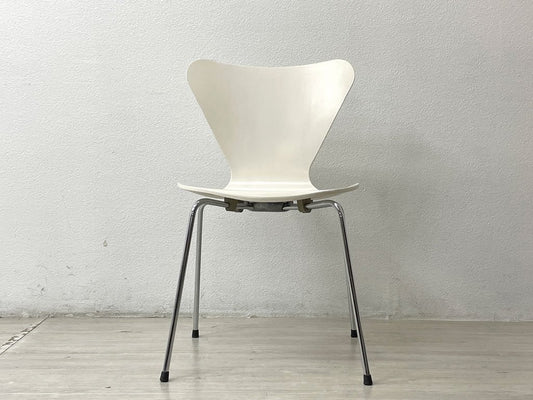 フリッツハンセン Fritz Hansen セブンチェア Seven Chair アルネ・ヤコブセン Arne Jacobsen スタッキングチェア ホワイトラッカー メタルカップ ビンテージ ●