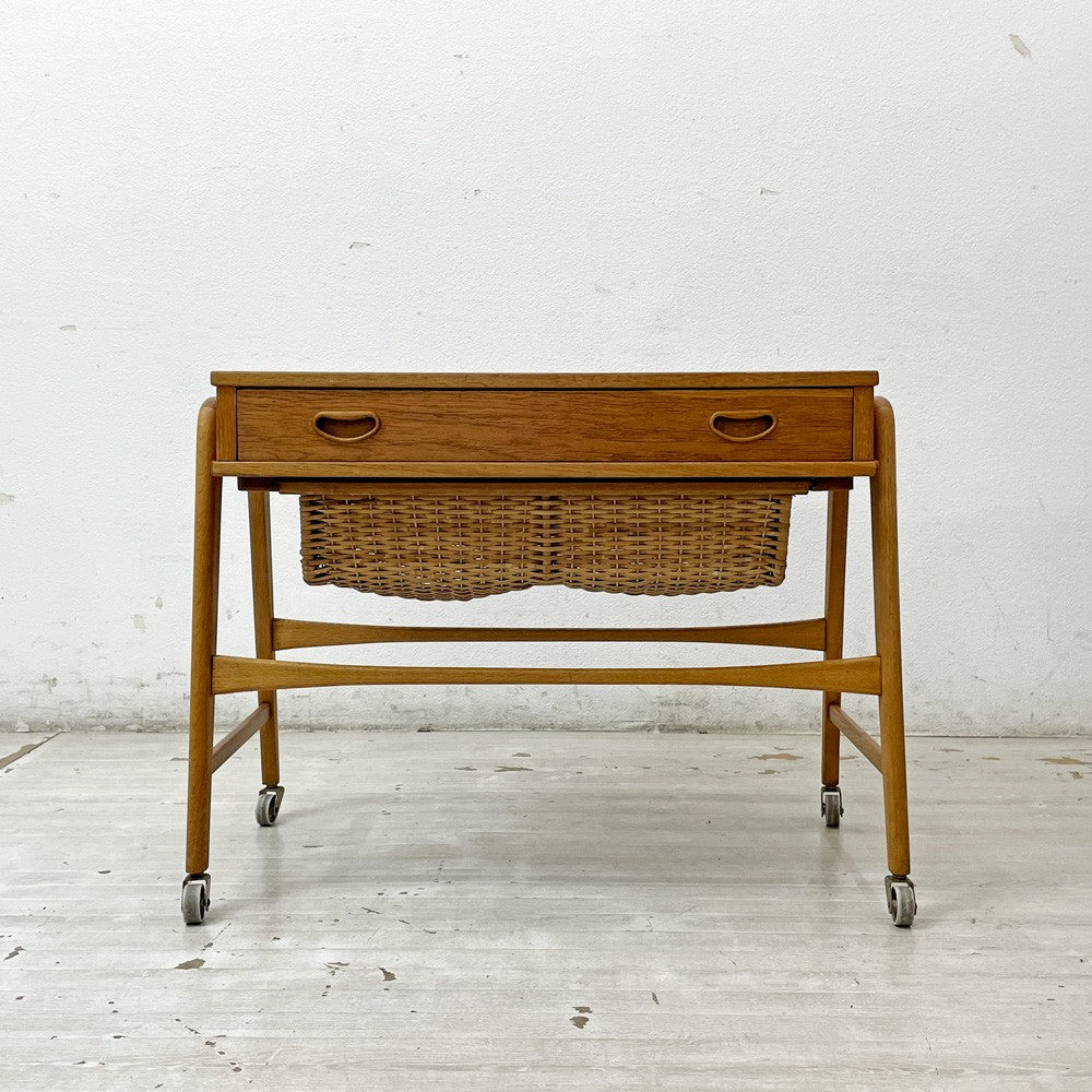 デンマークビンテージ Danish Vintage ソーイングテーブル サイドテーブル オーク材ラタンバスケット キャスター付き 北欧家具 ●