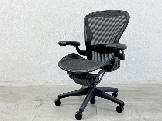 ハーマンミラー Herman Miller アーロンチェア Bサイズ スタンダード ランバーサポート クラシックカーボン グラファイトベース 〓