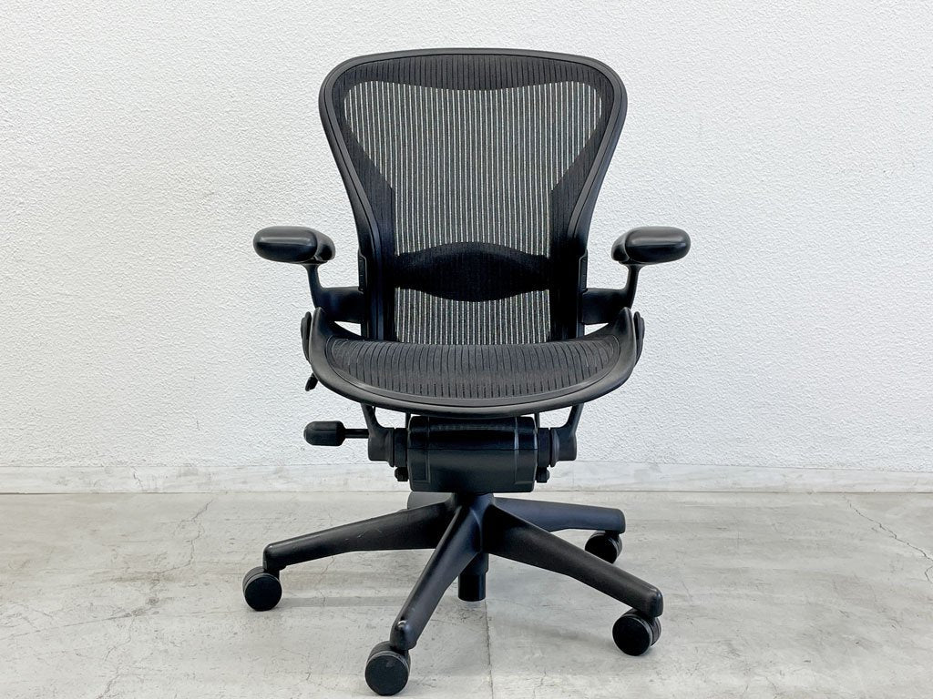 ハーマンミラー Herman Miller アーロンチェア Bサイズ スタンダード ランバーサポート クラシックカーボン グラファイトベース 〓