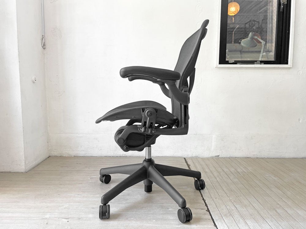 ハーマンミラー Herman Miller アーロンチェア Bサイズ デスクチェア オフィスチェア ポスチャーフィット グラファイトベース  フル装備 ★