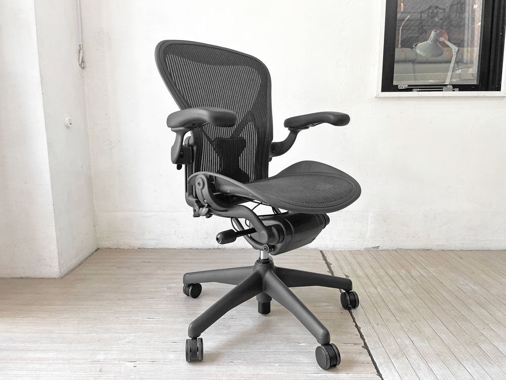 ハーマンミラー Herman Miller アーロンチェア Bサイズ デスクチェア オフィスチェア ポスチャーフィット グラファイトベース  フル装備 ★