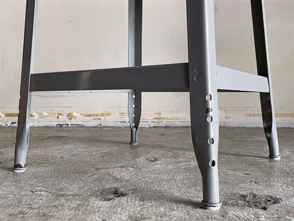 リオン LYON ファクトリー スツール FACTORY STOOL Sサイズ プレスウッドシート Dove gray パシフィックファニチャーサービス P.F.S取り扱い ■