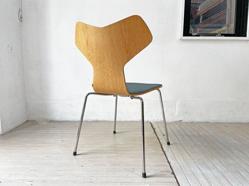 フリッツハンセン Fritz Hansen グランプリチェア GRAND PRIX CHAIR フロントパディング グレー系ファブリック オーク材  アルネ・ヤコブセン 北欧 デンマーク ★