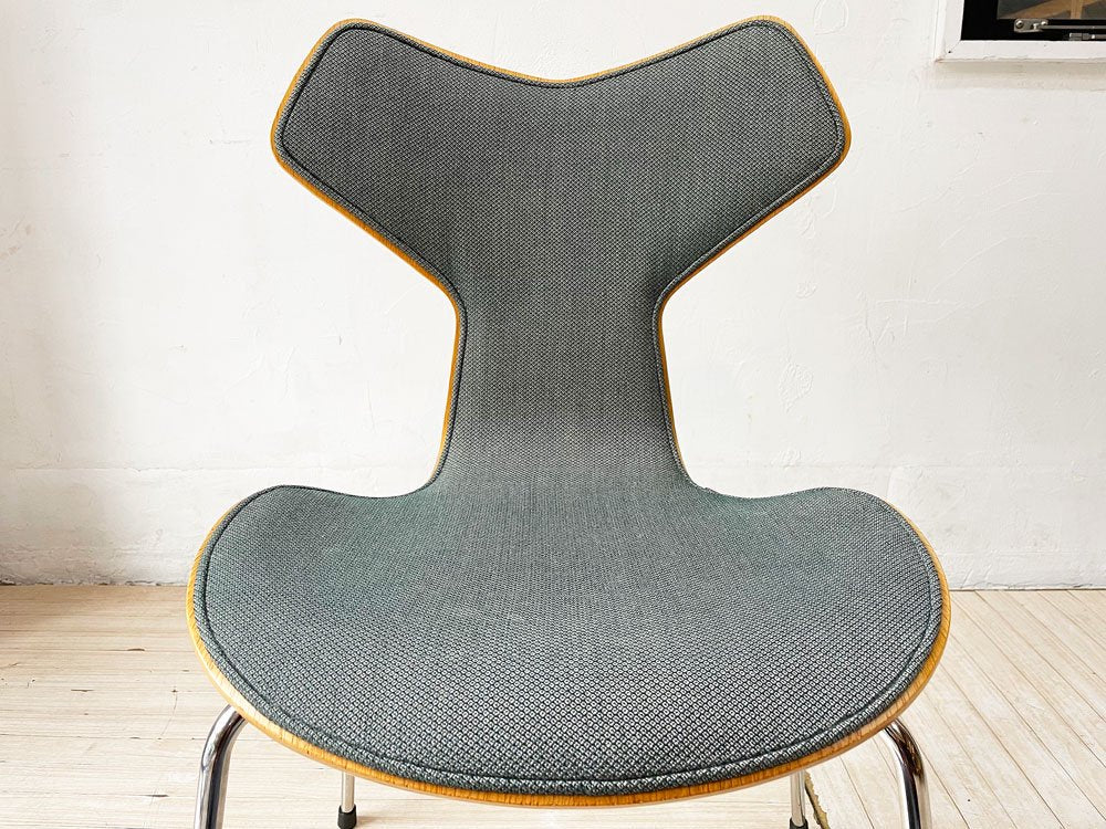 フリッツハンセン Fritz Hansen グランプリチェア GRAND PRIX CHAIR フロントパディング グレー系ファブリック オーク材  アルネ・ヤコブセン 北欧 デンマーク ★