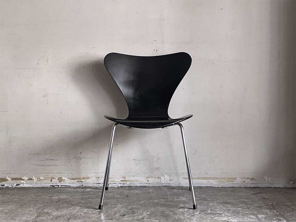 フリッツハンセン Fritz Hansen セブンチェア ブラックラッカー アルネ・ヤコブセン スタッキングチェア デンマーク 1997年製 D ■