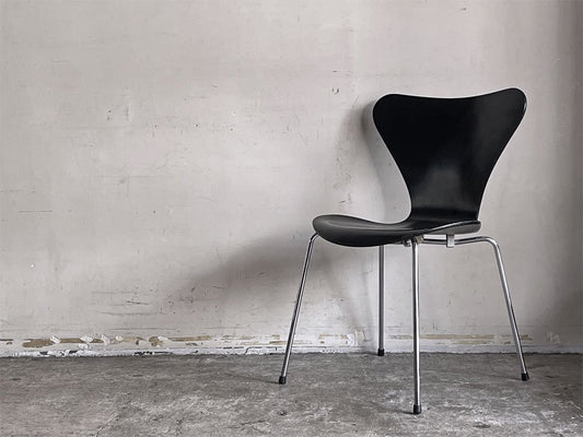 フリッツハンセン Fritz Hansen セブンチェア ブラックラッカー アルネ・ヤコブセン スタッキングチェア デンマーク 1997年製 C ■