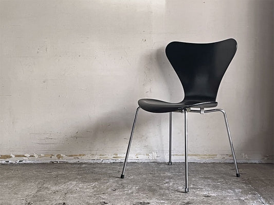 フリッツハンセン Fritz Hansen セブンチェア ブラックラッカー アルネ・ヤコブセン スタッキングチェア デンマーク 1997年製 A ■