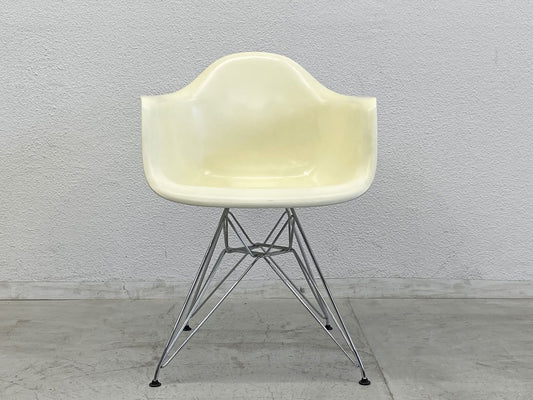 ヴィトラ Vitra アームシェルチェア エッフェルベース DAR チャールズ＆レイ イームズ ポリプロピレン製 ミッドセンチュリー 正規品 〓