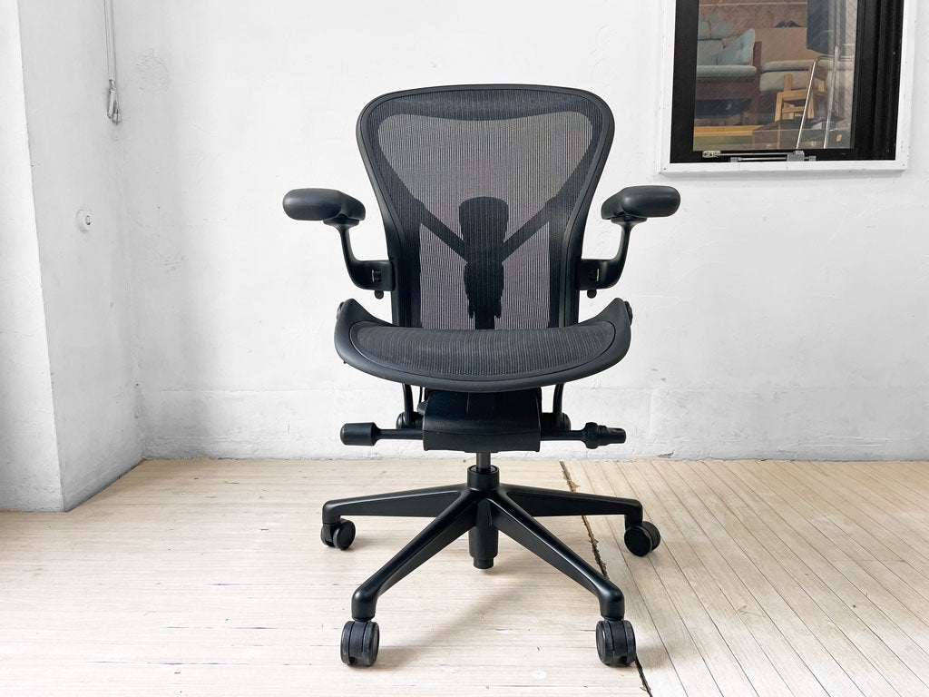 ハーマンミラー Herman Miller アーロンチェア リマスタード フル装備 Bサイズ グラファイトベース デスクチェア オフィスチェア ポスチャーフィット 説明書付き 2023年製 美品 ★