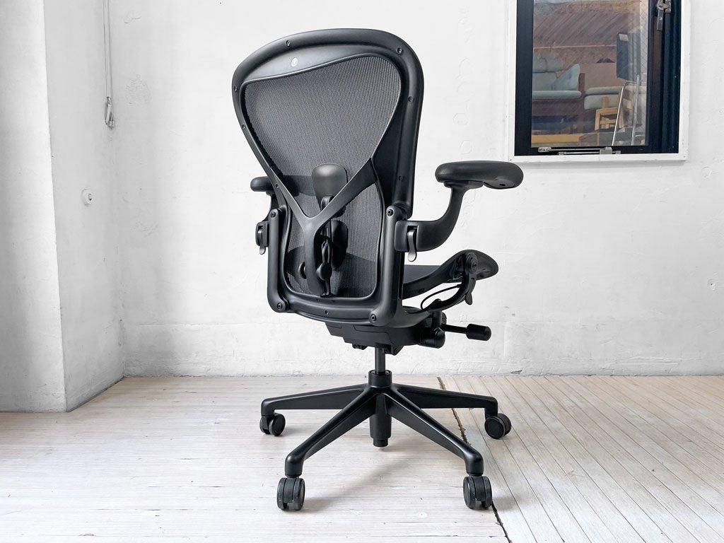 ハーマンミラー Herman Miller アーロンチェア リマスタード フル装備 Bサイズ グラファイトベース デスクチェア オフィスチェア ポスチャーフィット 説明書付き 2023年製 美品 ★