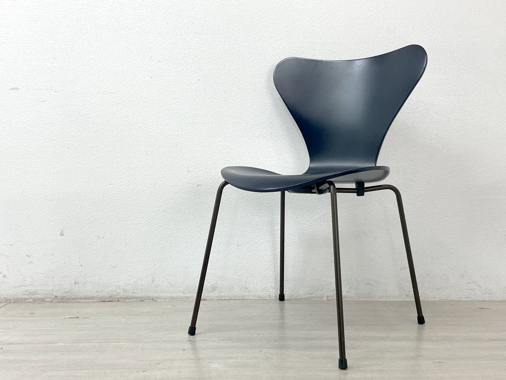 フリッツハンセン Fritz Hansen セブンチェア ダイニングチェア スタッキング 60周年モデル ダークブルー アルネ・ヤコブセン Arne Jacobsen デンマーク 北欧家具 A ●