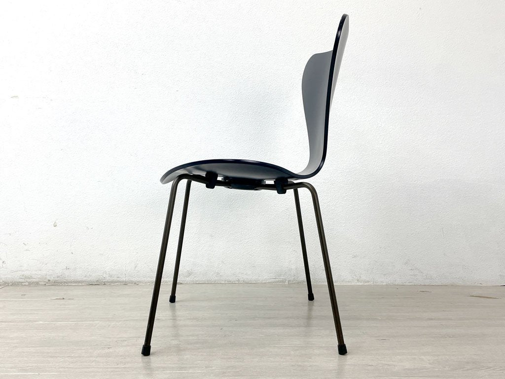 フリッツハンセン Fritz Hansen セブンチェア ダイニングチェア スタッキング 60周年モデル ダークブルー アルネ・ヤコブセン Arne Jacobsen デンマーク 北欧家具 A ●