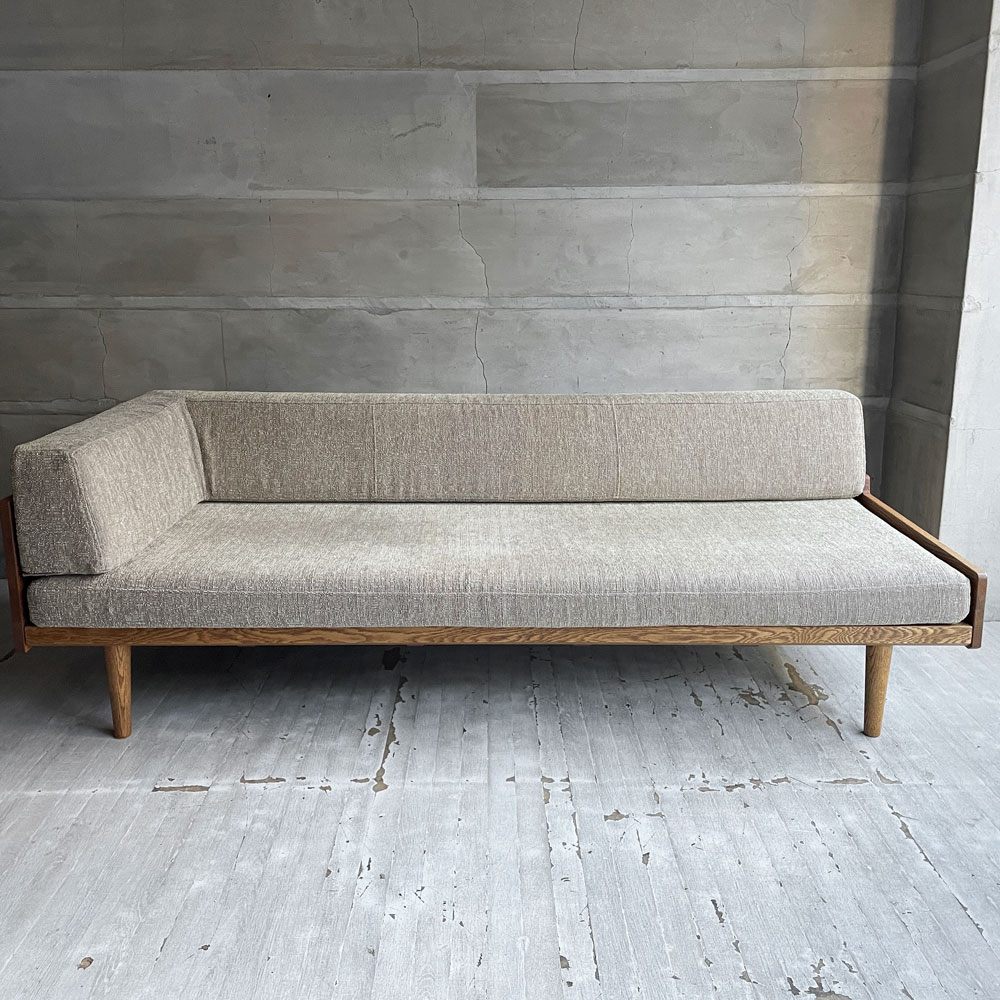 モモナチュラル Momo natural デイソファ DAY SOFA 3Pソファ 3人掛け ONE ARM L 片アーム オーク無垢材 ベージュ系ファブリック 参考定価￥161,500～ ♪