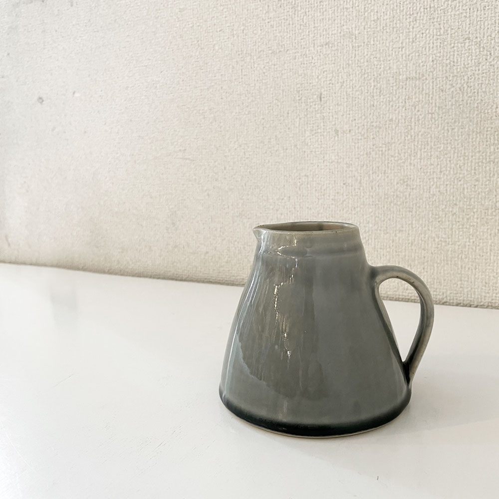 マーガレットハウエル MARGARET HOWELL MHL × ニコラ・タッシー NICOLA TASSIE スモールジャグ 陶製ピッチャー グレー系 定価￥27,000- ◎