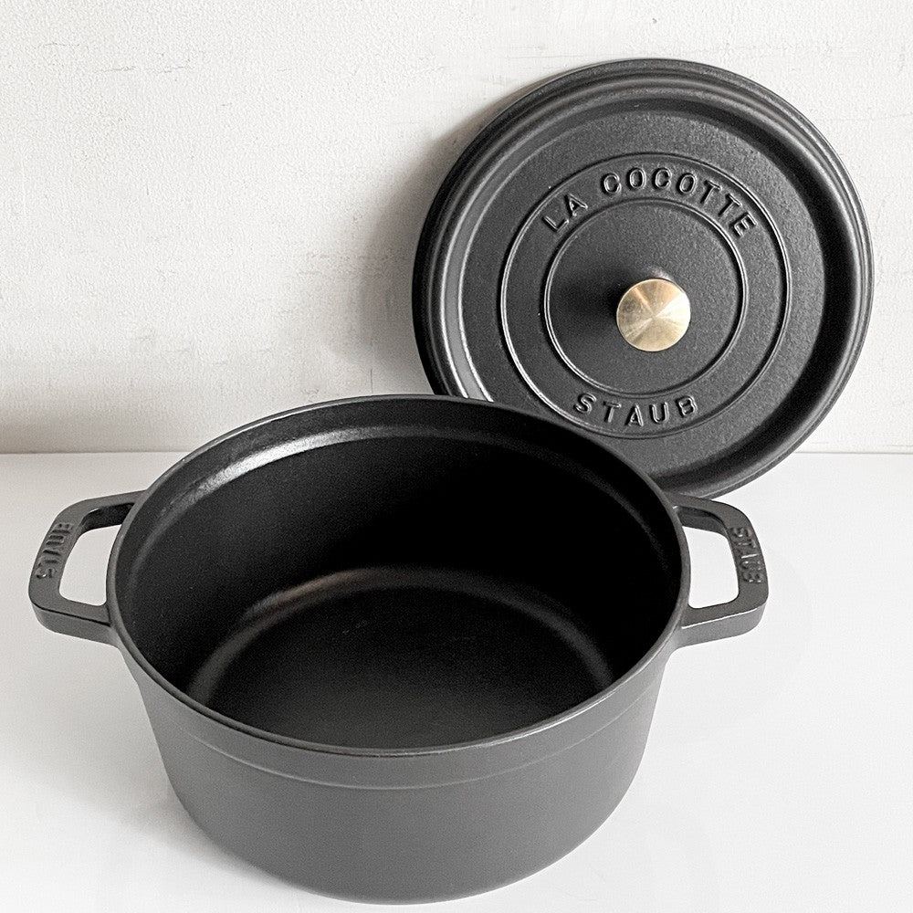 ストウブ STAUB ピコ ココット ラウンド 両手鍋 ブラック 24cm 鋳物 キャセロール ガス オーブン IH対応 フランス ■