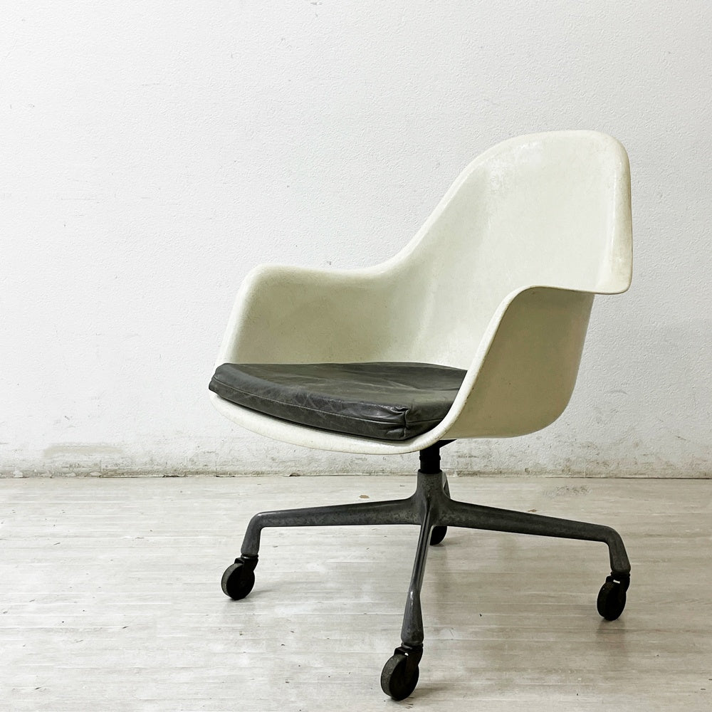 ハーマンミラー Herman Miller アームシェルチェア 2ndビンテージ FRP製 ルーズクッション セグメンテッドベース イームズ ミッドセンチュリー 希少 ●