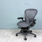 ハーマンミラー Herman Miller アーロンチェア デスクチェア リマスタード ライト Bサイズ グラファイトベース ビル・スタンフ ＆ ドン・チャドウィック ポスチャーフィット ◎