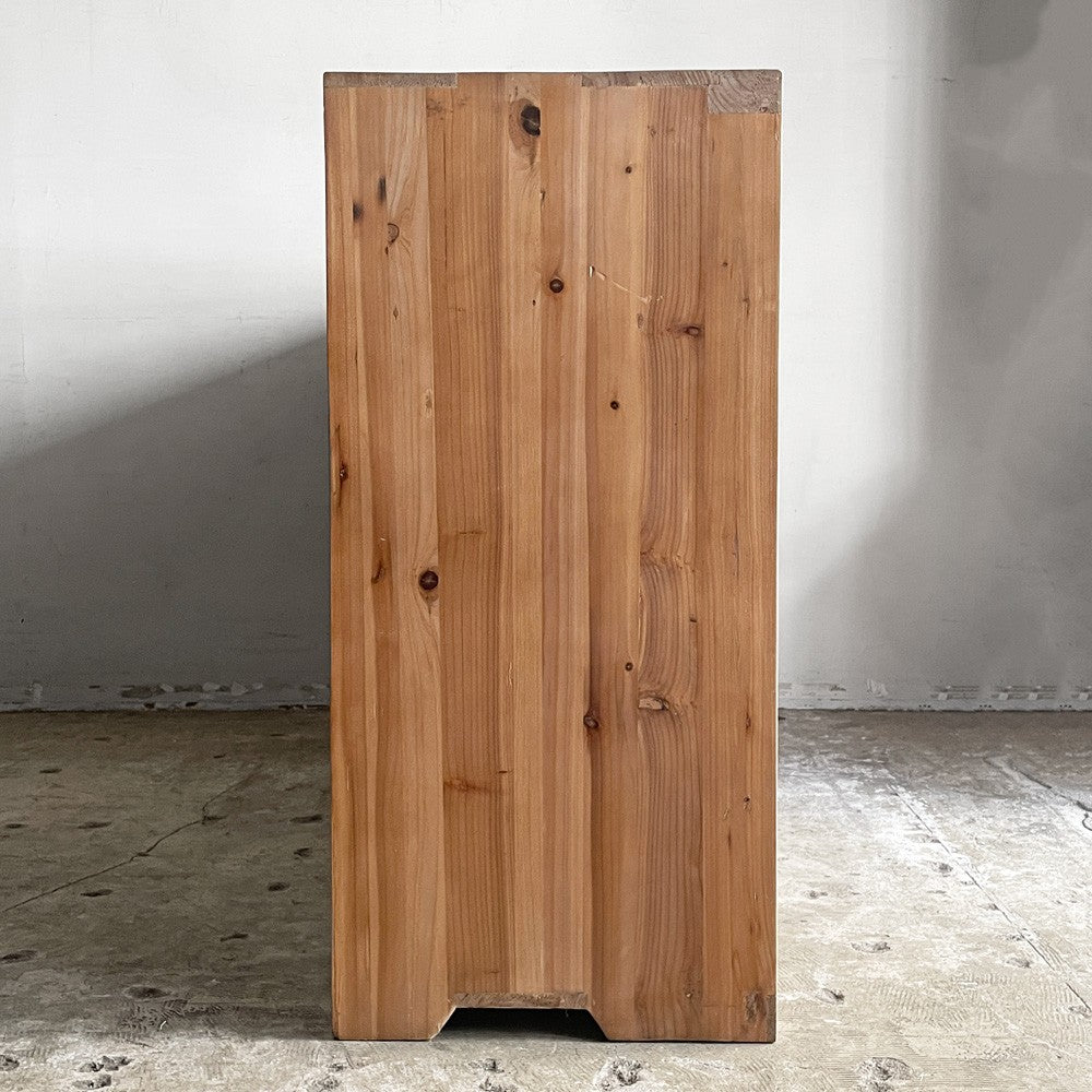 クラッシュゲート CRASH GATE ノットアンティークス Knot Antiques ハチス サイドキャビネット w175cm 杉古材 ガラス 関家具 展示 定価￥132,000- ■