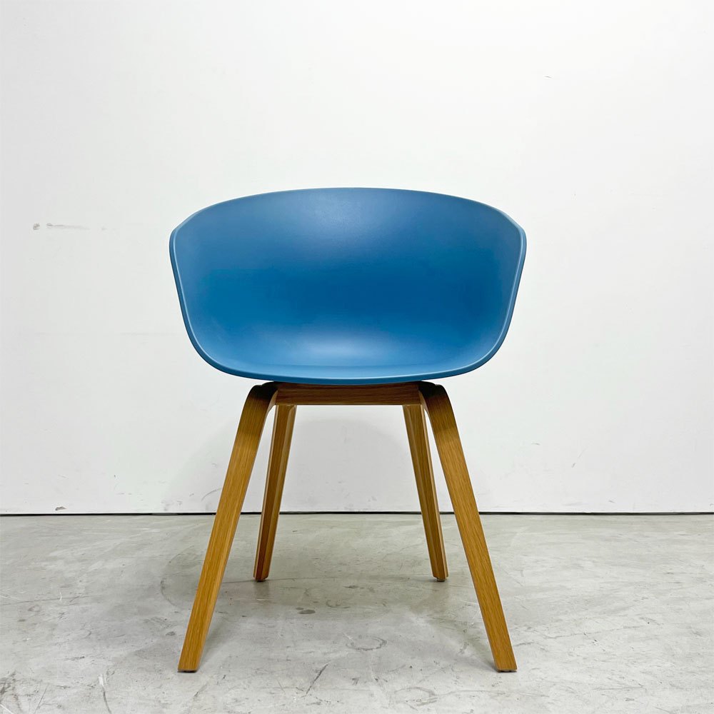 ヘイ HAY アバウト ア チェア ABOUT A CHAIR AAC22 アームチェア ダイニングチェア アズールブルー 木製脚 ヒー・ウェリング 北欧モダン デンマーク 定価￥59,400- ●