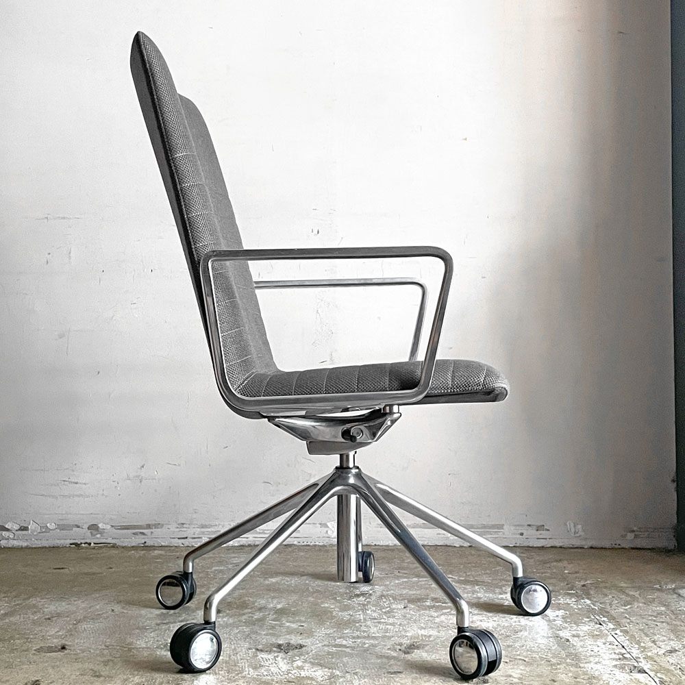 アンドリューワールド Andreu World フレックス エグゼクティブ Flex Executive インターミディエイトバック アームチェア デスクチェア アルミ キャスターベース ガス圧昇降 参考価格 ¥295,460- ■