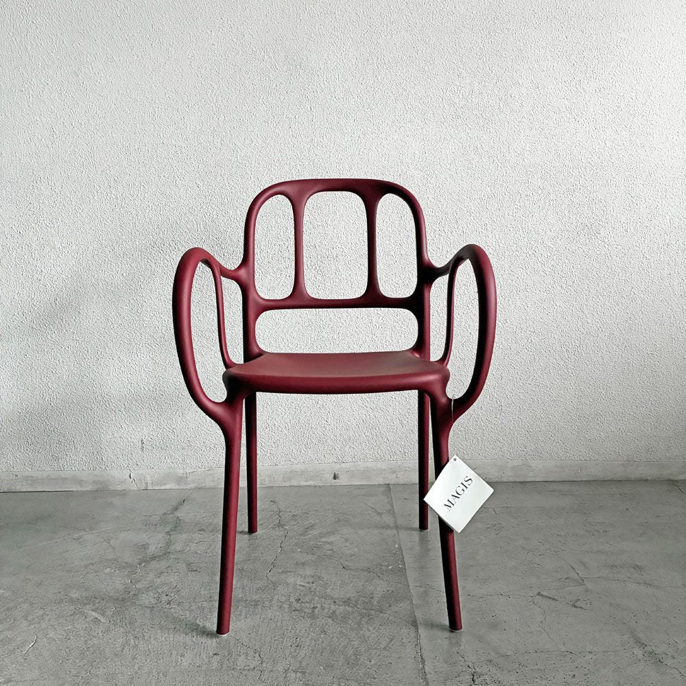 マジス MAGIS ミラ MILA アームチェア ダイニングチェア ガーデンチェア レッド 屋外使用可 ハイメ・アジョン 未使用品 定価￥55,000- 〓