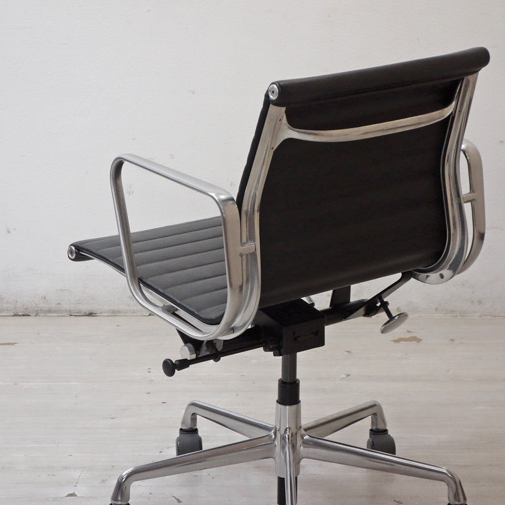 ハーマンミラー Herman Miller イームズアルミナムグループチェア マネージメントチェア アルミバフベース ガス圧昇降仕様 5本脚 キャスタータイプ 本革 イームズ A ●