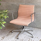 ハーマンミラー Herman Miller イームズアルミナムグループ マネジメントチェア デスクチェア マハラム生地 ペールピンク アルミバフベース 5本脚 固定脚 昇降無し イームズ ♪