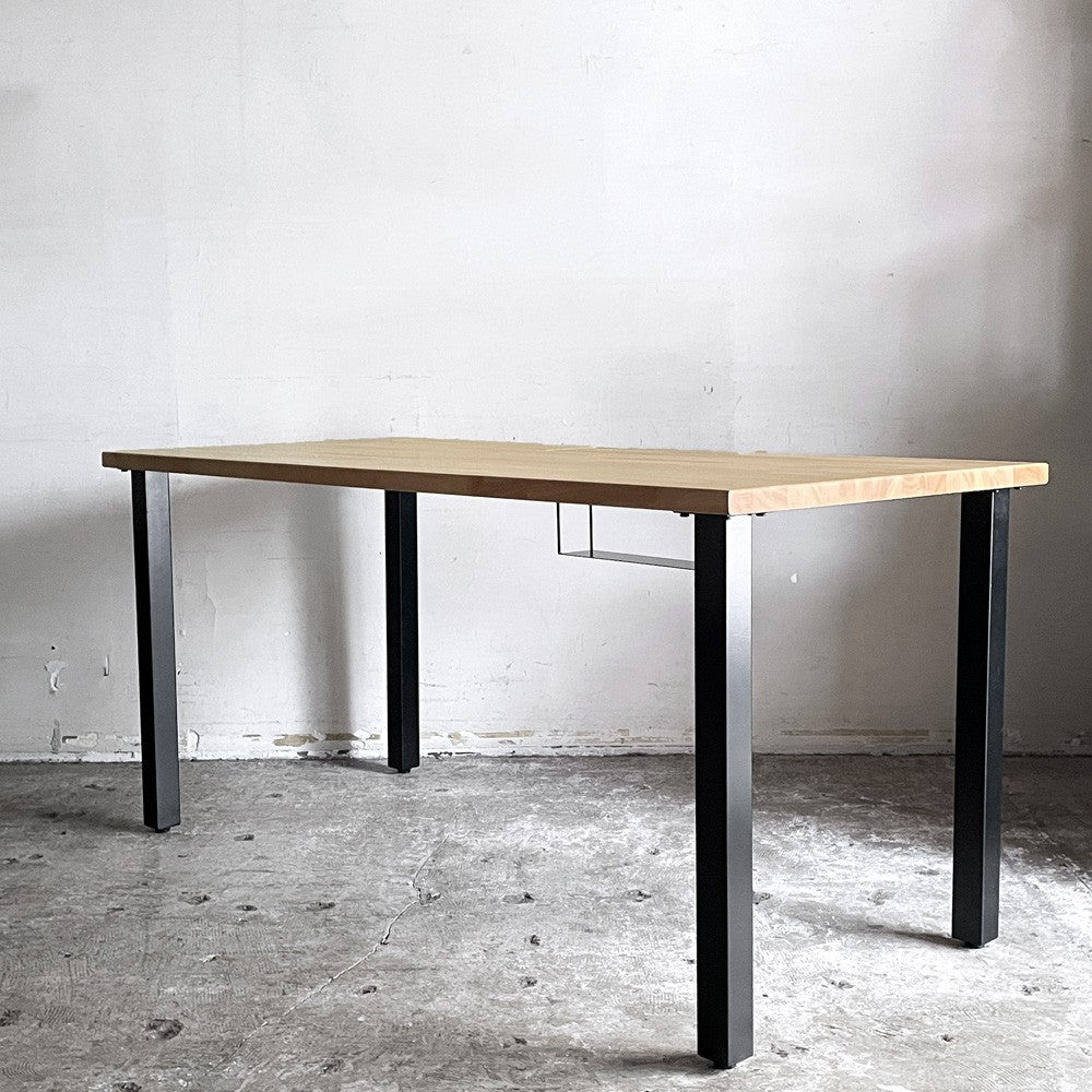 かなでもの KANADEMONO ザ・テーブル THE TABLE デスク ラバーウッド無垢材 W150xD70cm スチール スクエアバーレッグ シンプルトレイ付き ブラック B ■