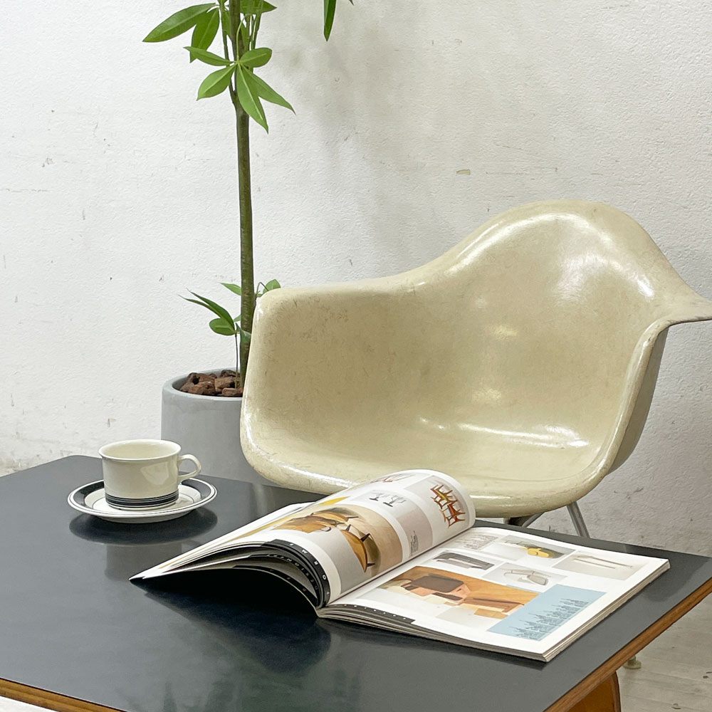 ハーマンミラー Herman Miller 2ndビンテージ アームシェルチェア FRP製 パーチメント Hベース ロータイプ モダンファニチャーセールス 日本製 C&R イームズ ミッドセンチュリー ●