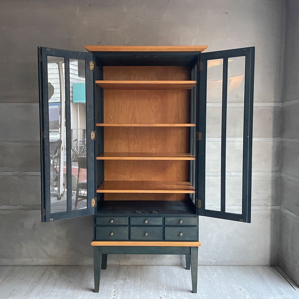 柏木工 KASHIWA ガラスキャビネット カップボード ブックシェルフ 飾り棚 本棚 ビーチ材 2トーンカラー IDC大塚取扱い ♪