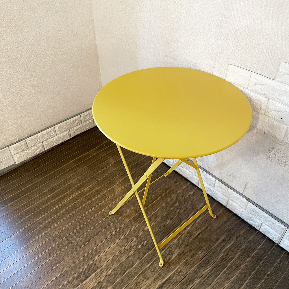 フェルモブ Fermob ビストロ BISTRO ラウンドテーブル ROUND TABLE 60 フォールディング ガーデンテーブル イエロー系 Φ60cm 折りたたみ フランス 定価￥48,400- ◎