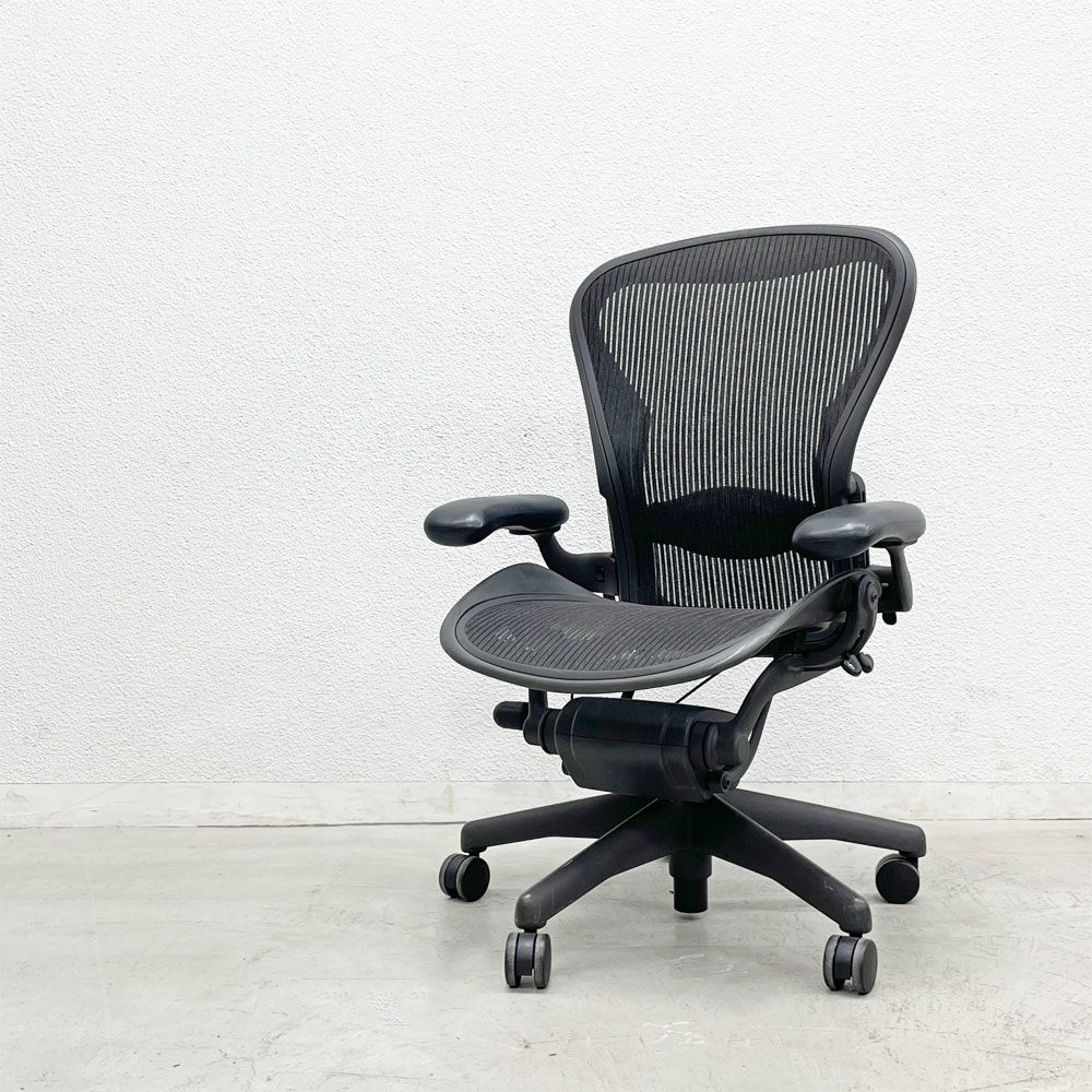ハーマンミラー Herman Miller アーロンチェア Bサイズ ランバーサポート フル装備 グラファイトベース ビル・スタンフ ＆ ドン・チャドウィック 〓