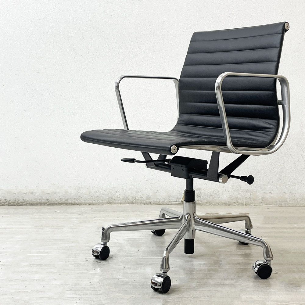 ハーマンミラー Herman Miller アルミナムグループ マネジメントチェア 本革 ブラック 5本脚 ガス圧昇降式 キャスター付 C&R イームズ B ●