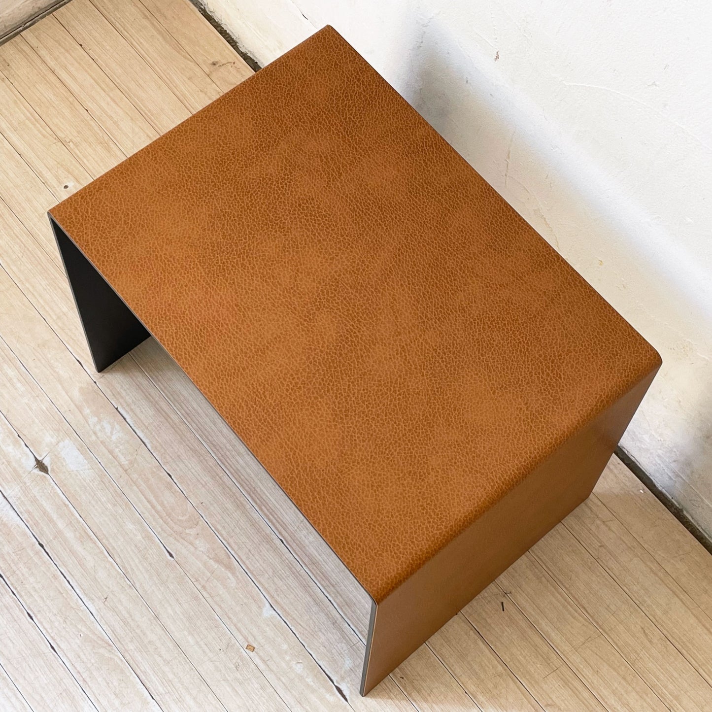 リンド ディーエヌエー LIND DNA スツール＆テーブル Stool & Table アルミ x リサイクルレザー×オーク材 デンマーク ★
