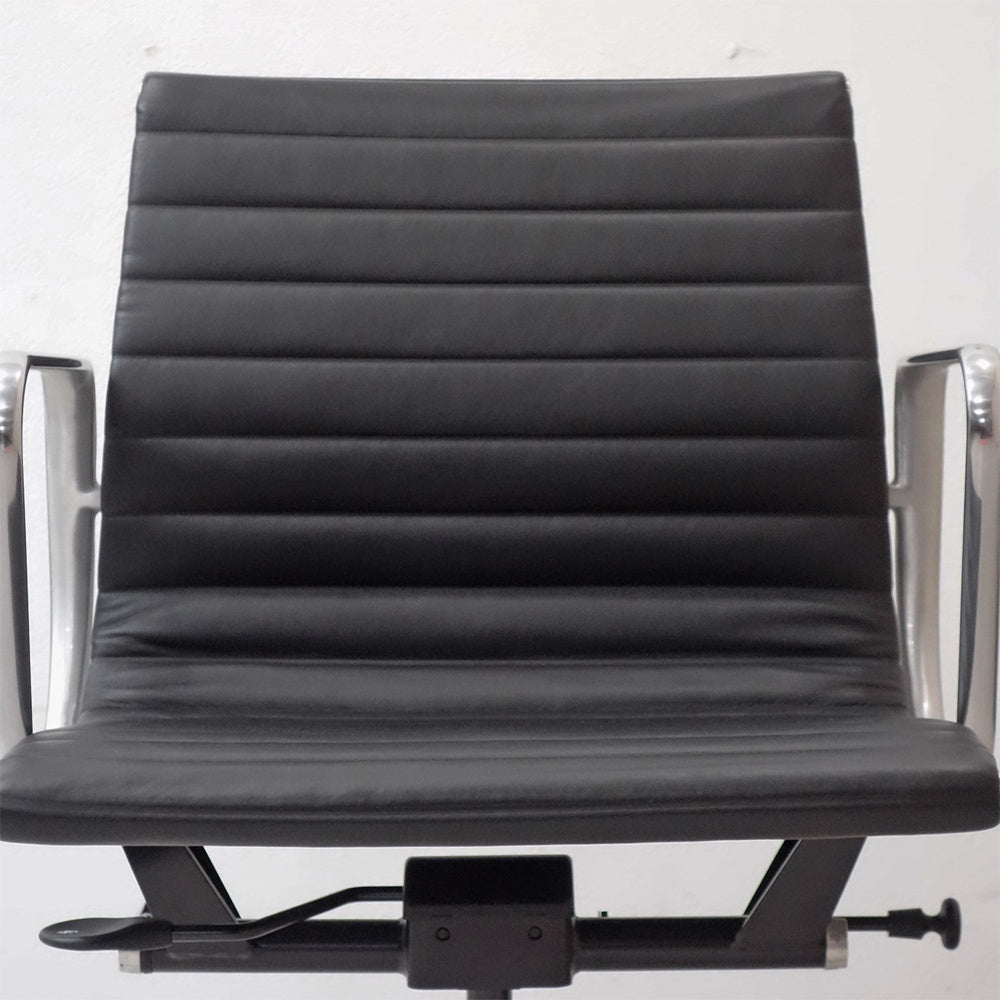 ハーマンミラー Herman Miller イームズアルミナムグループチェア マネージメントチェア アルミバフベース ガス圧昇降仕様 5本脚 キャスタータイプ 本革 イームズ E ●