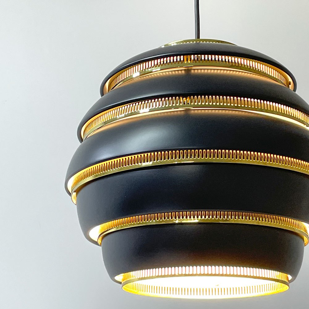 アルテック artek A331 ビーハイブ Beehive アルヴァ・アアルト Alvar Aalto ブラック ブラスメッキリング ペンダントライト フィンランド 箱付き ダクトレール用 プラグタイプ 定価￥179,300- ●