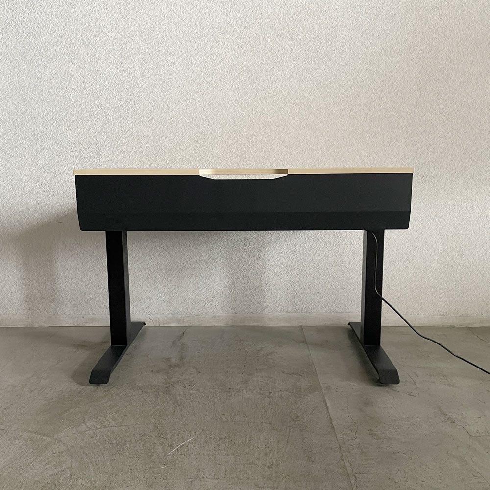 コクヨ KOKUYO ハイエンドシリーズ シークエンス SEQUENCE 電動昇降デスク W1150 チルト可 ベーシックレバー ハイグレードカラー ウォームミディアム天板 × ブラック脚 参考価格294,910円の品 〓