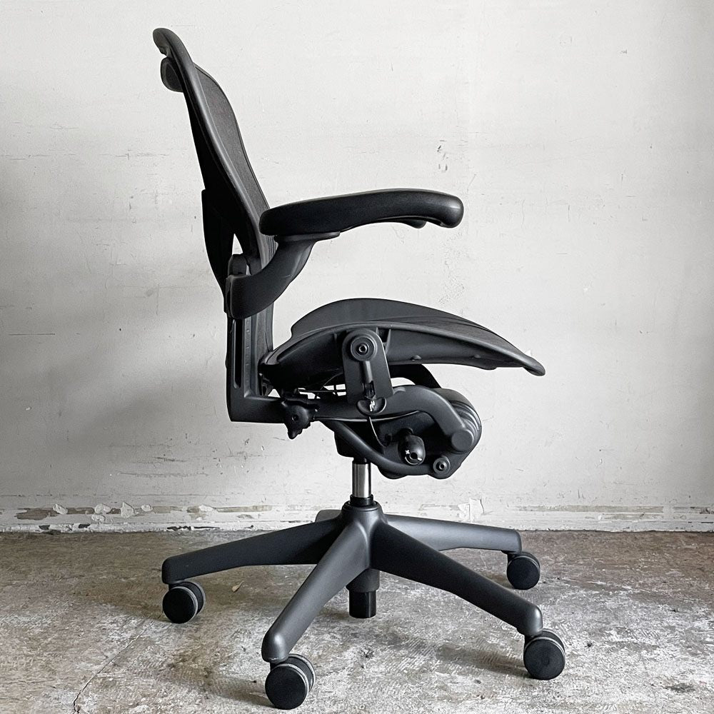 ハーマンミラー Herman Miller アーロンチェア スタンダード Bサイズ ポスチャーフィット グラファイトベース ビル・スタンフ＆ドン・チャドウィック ■