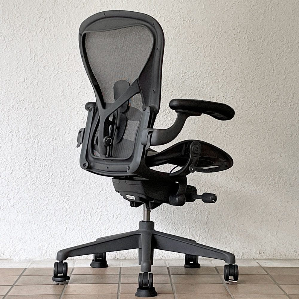 ハーマンミラー Herman Miller アーロンチェア リマスタード フル装備 Bサイズ グラファイトベース ポスチャーフィットSL 定価264,000円 ◇