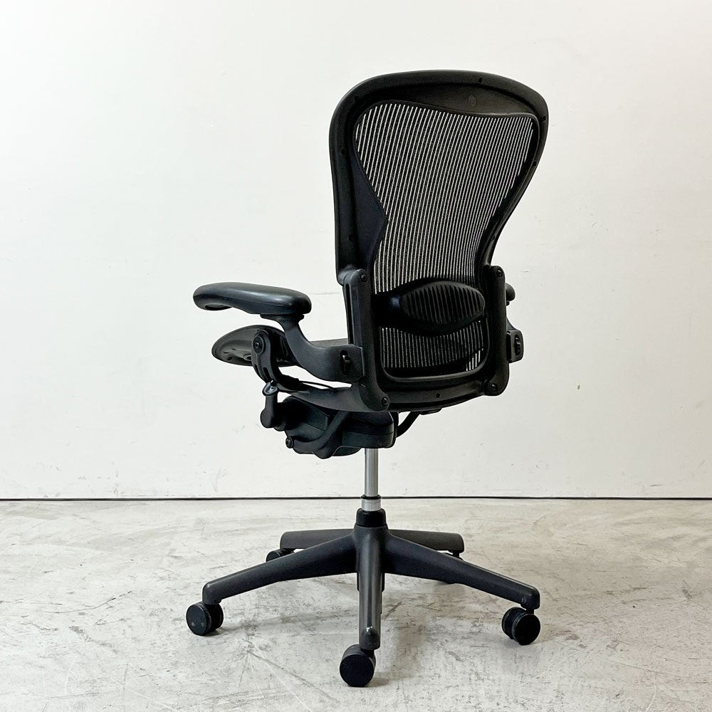 ハーマンミラー HermanMiller アーロンチェア ライト Bサイズ クラシックカーボンメッシュ ランバーサポート グラファイトベース アーム可動式 ●